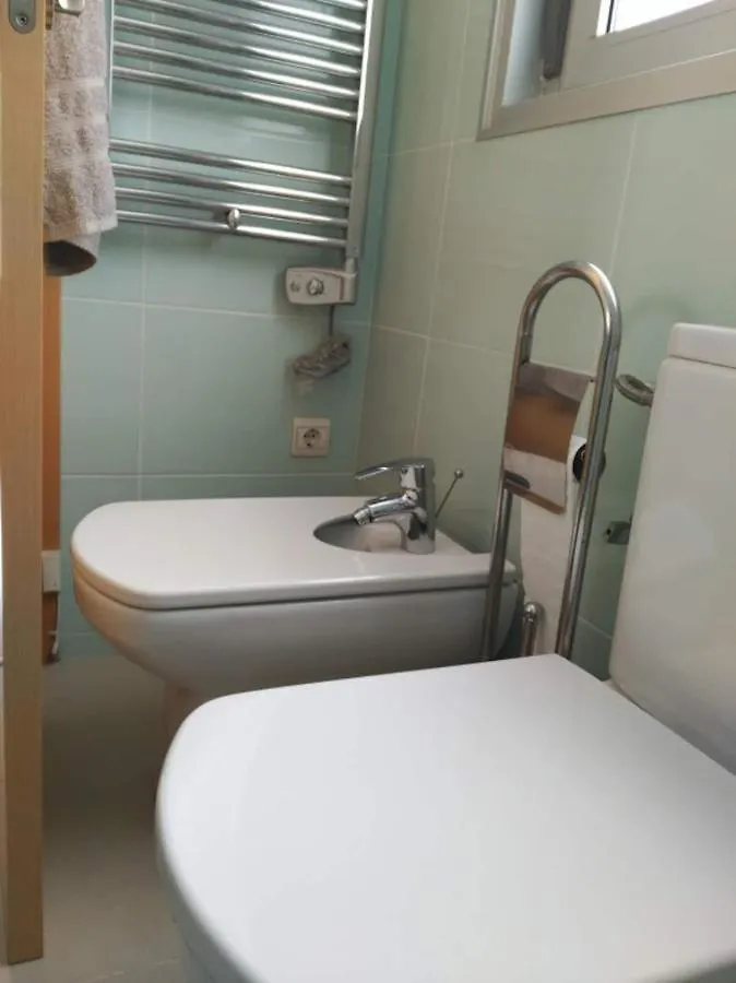 Stylish Flat, 2 Bathrooms And Swimming Pool, Next To The Beach! سان أدريان دي بيزوس شقة